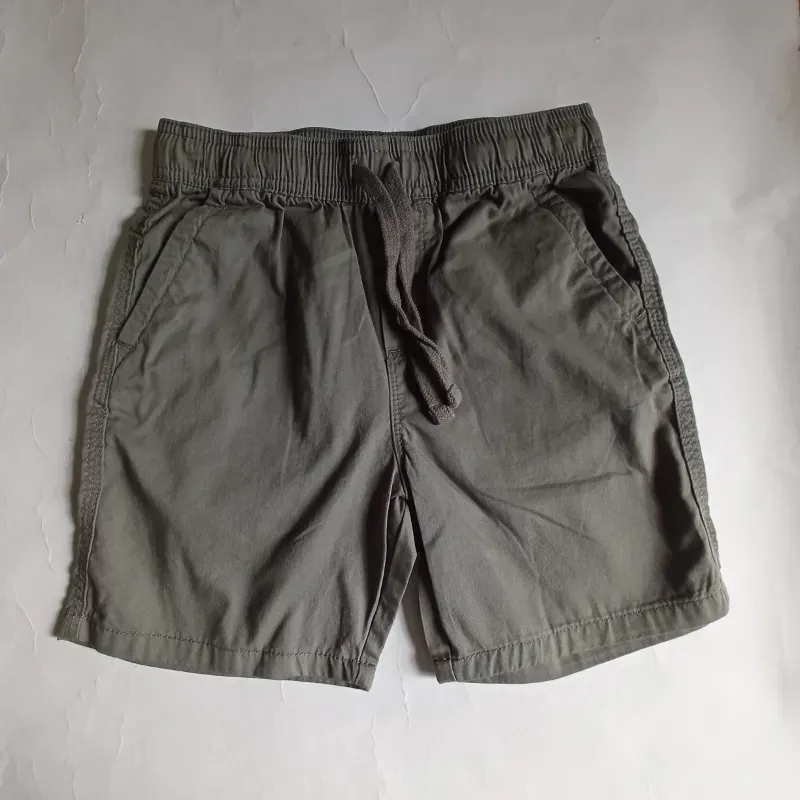 Short gris oscuro 