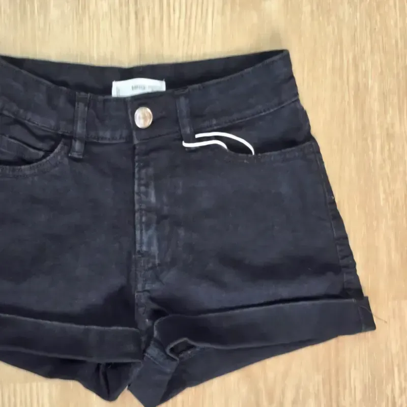 Short Negro de Mezclilla