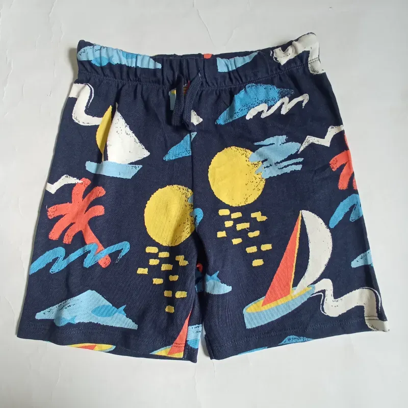 Short playero color azul oscuro