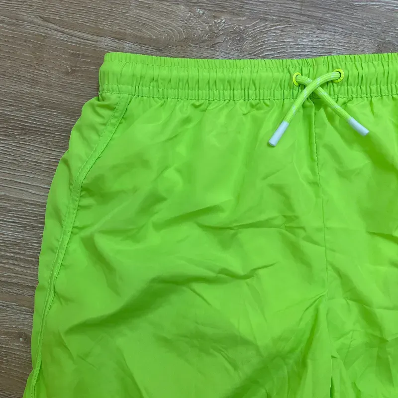 Short playero color verde