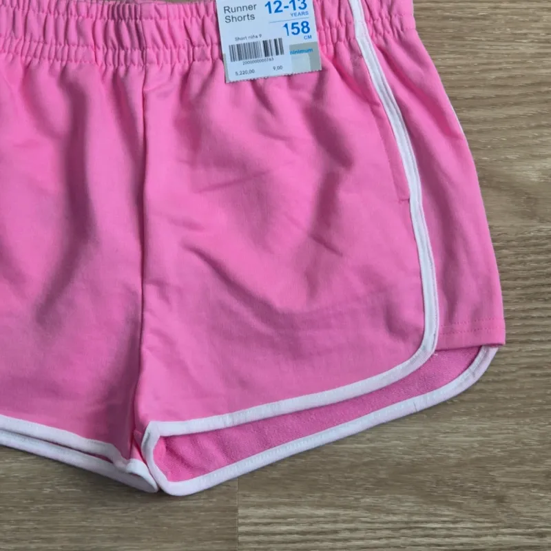 Short rosa de felpa con fanja blanca