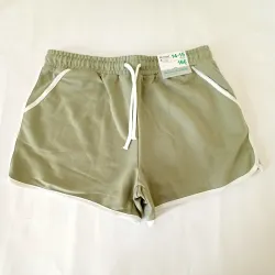 Short verde con cordón