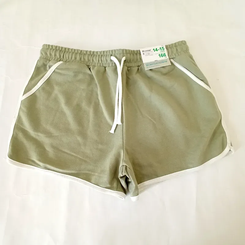 Short verde con cordón