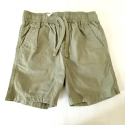 Short verde con cordones
