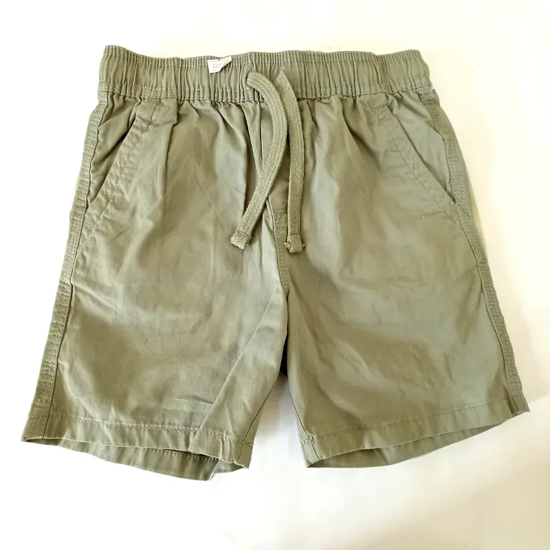 Short verde con cordones