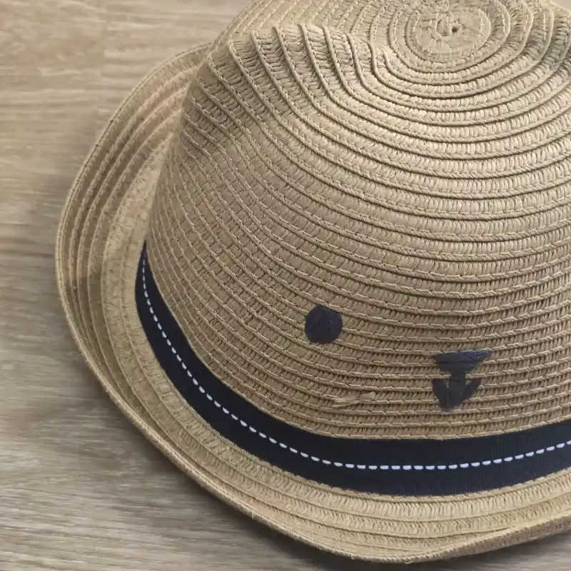 Sombrero playero de osito