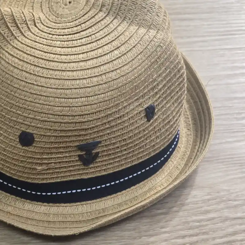 Sombrero playero de osito