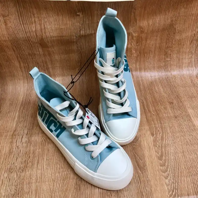 Tenía tipo converse de Stitch 