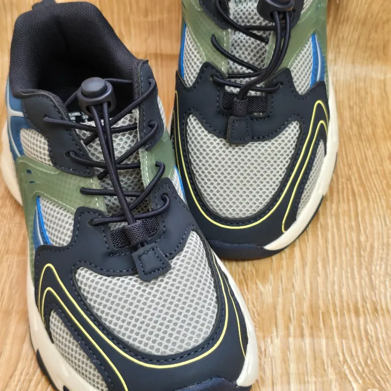 Tenis azul y verde deportivos