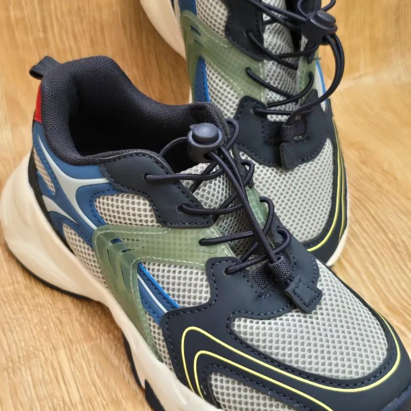 Tenis azul y verde deportivos