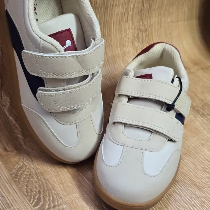 Tenis beich con franja azul