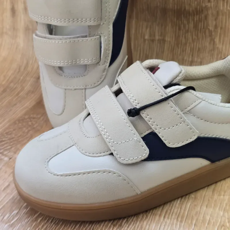 Tenis beich con franja azul