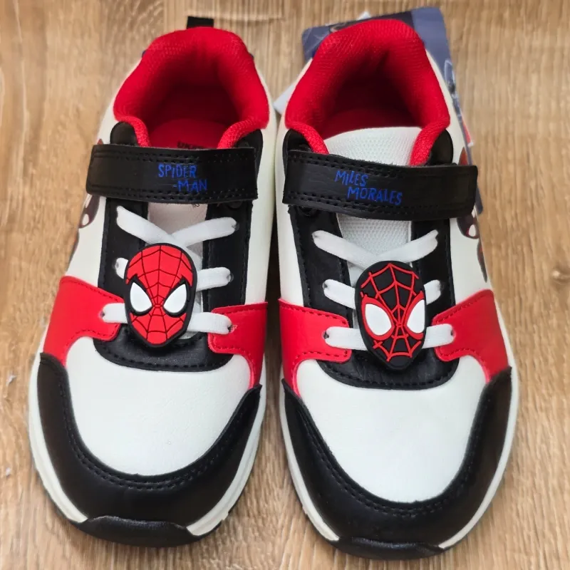 Tenis blancos y rojos Spiderman