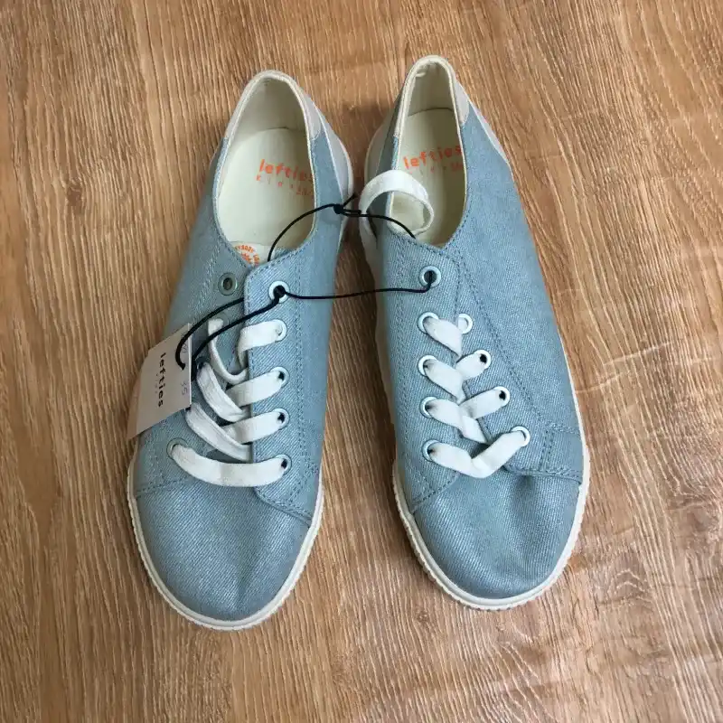 Tenis color azul claro