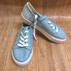 Tenis color azul claro