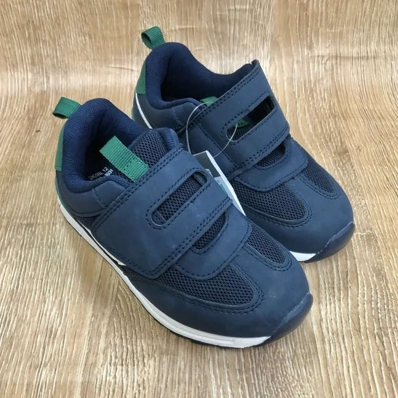 Tenis color azul oscuro