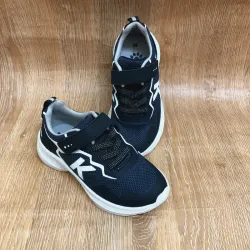 Tenis color azul oscuro de Kelme 