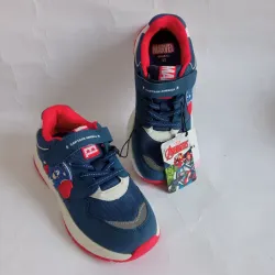Tenis color azul y rojo "Captain America"