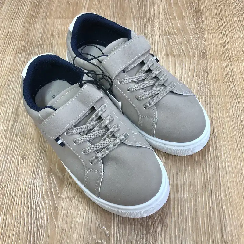 Tenis color beige