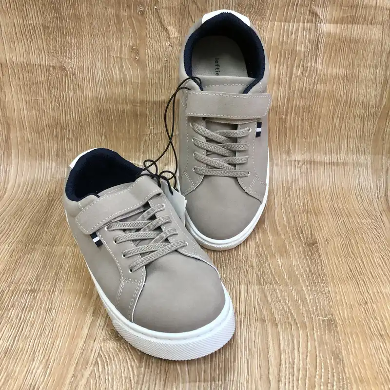 Tenis color beige