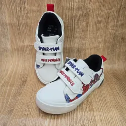 Tenis color blanco de Spiderman