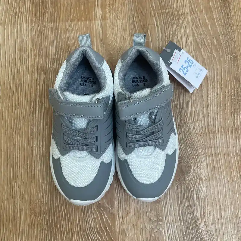 Tenis color gris 