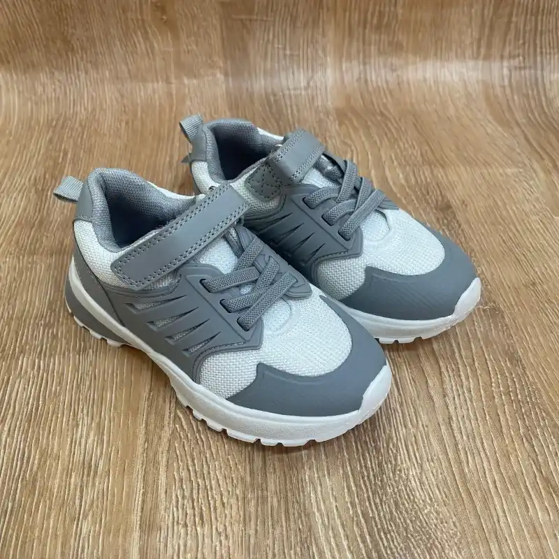 Tenis color gris 