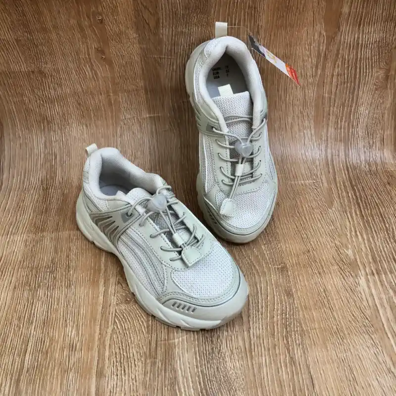 Tenis color gris