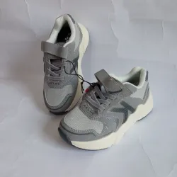 Tenis color gris