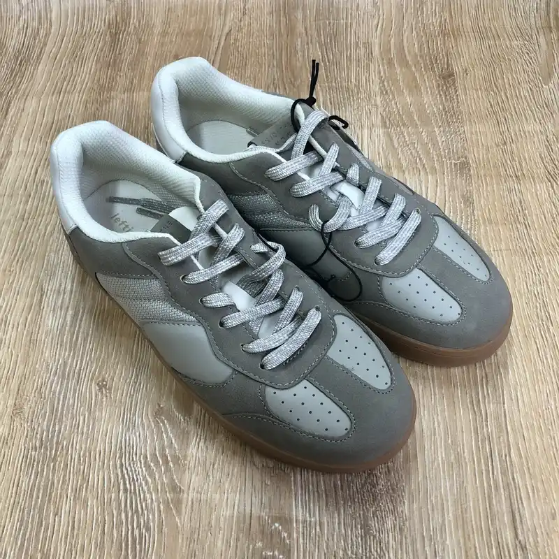 Tenis color marrón claro