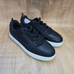 Tenis color negro corte bajo elegantes