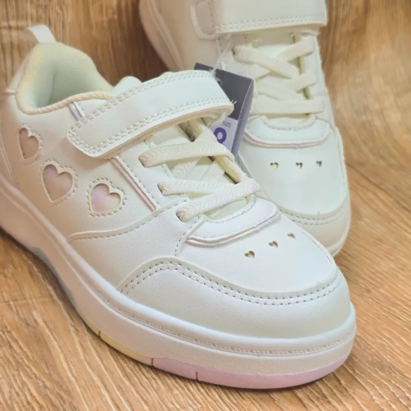 Tenis con corazones tornasol