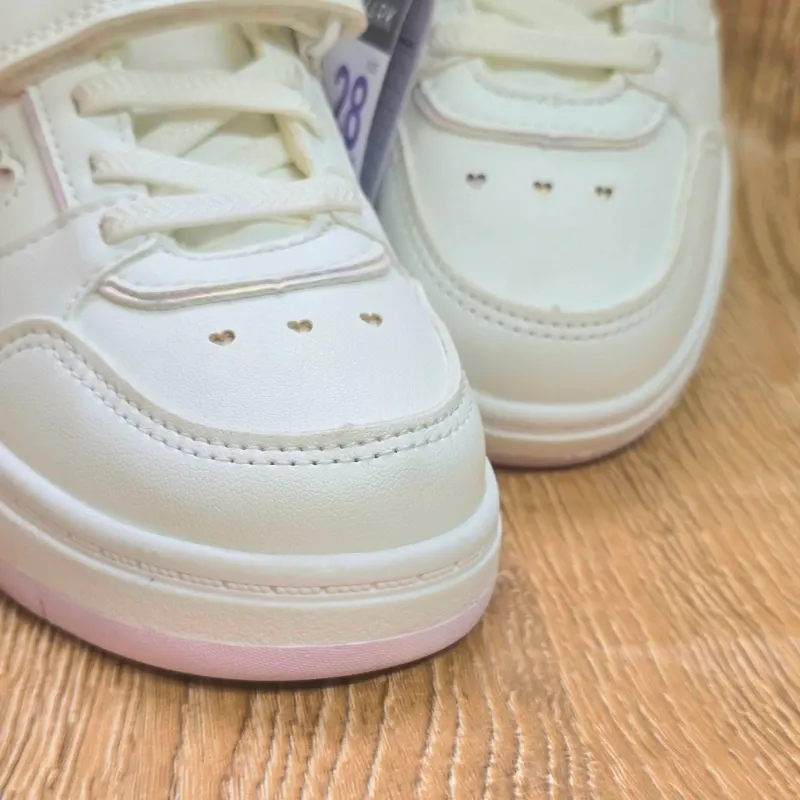 Tenis con corazones tornasol