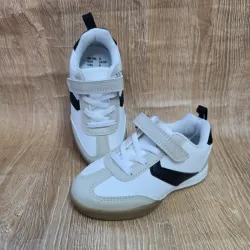 Tenis con franja grande color Negro