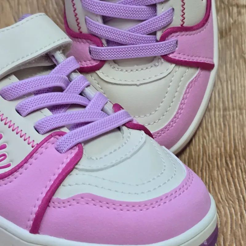 Tenis con luces de Barbie