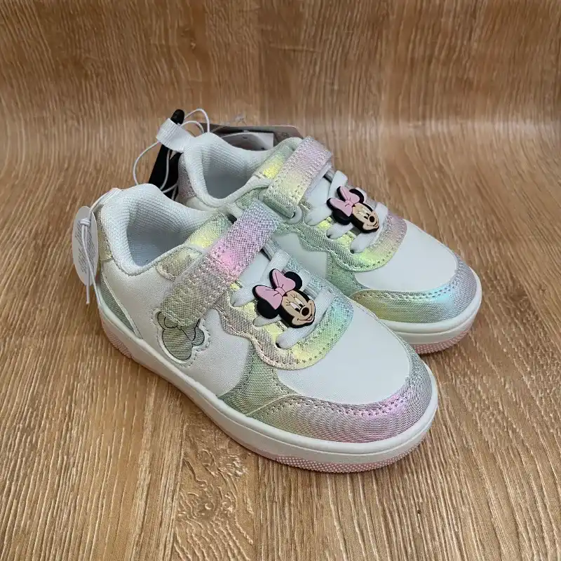 Tenis de colores con Minnie Mouse 