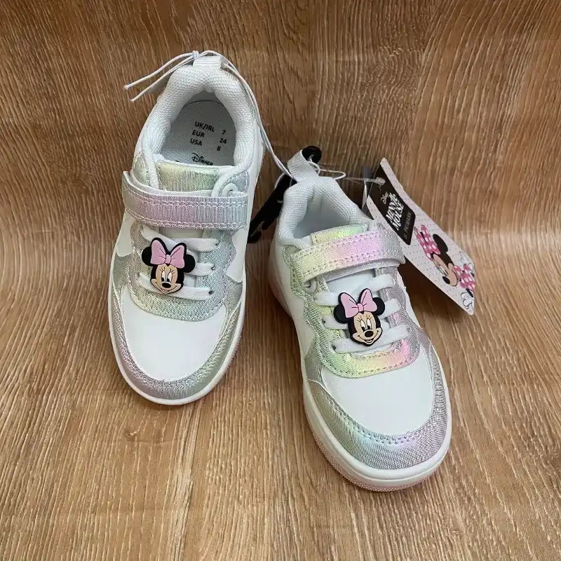 Tenis de colores con Minnie Mouse 
