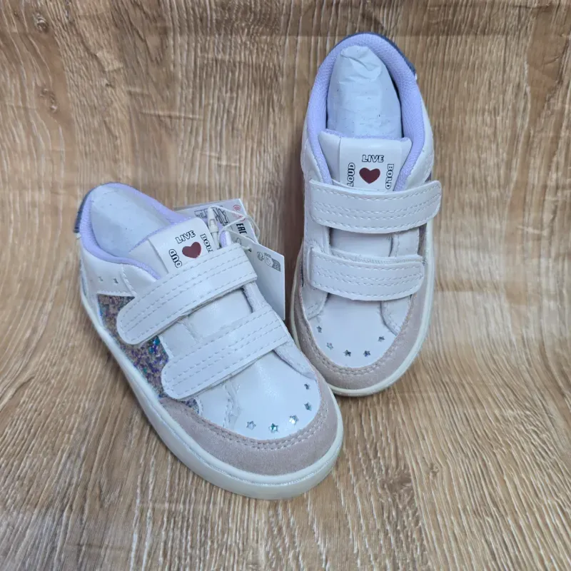 Tenis de lentejuelas y estrellitas