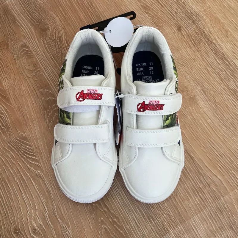 Tenis de los Avengers color blanco 