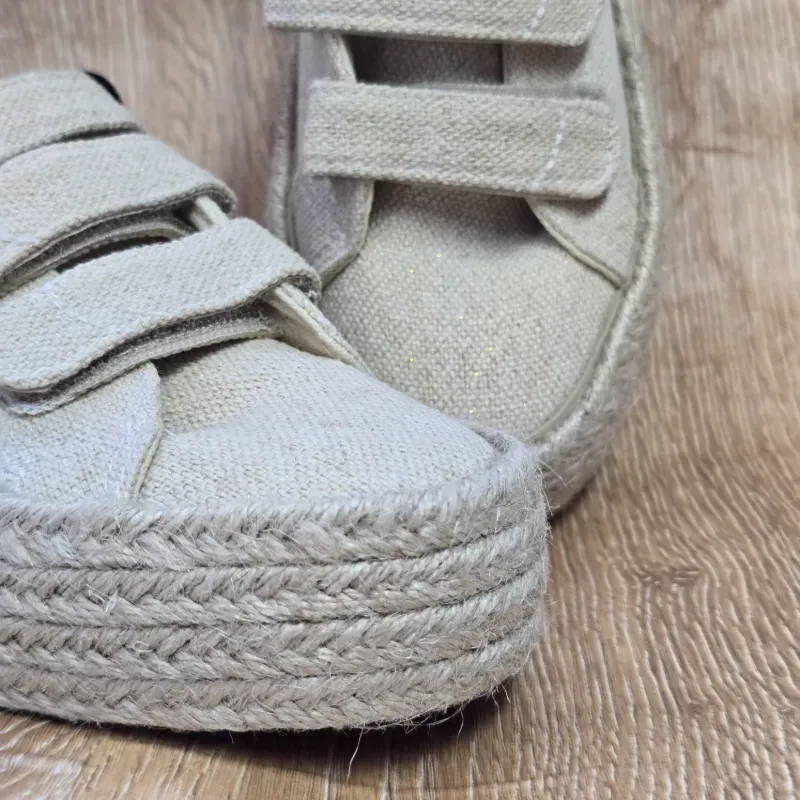 Tenis de saco con peguetas