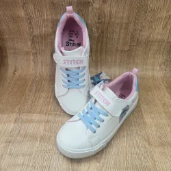 Tenis de Stich con corazones