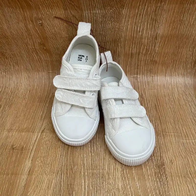 Tenis de tela color blanco