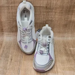 Tenis Deportivos blancos y morados