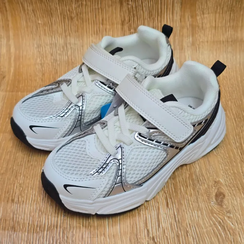 Tenis Deportivos Blancos y Plateado