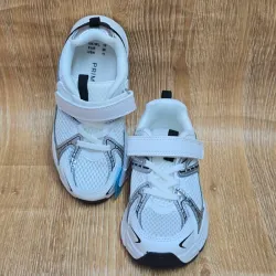 Tenis Deportivos Blancos y Plateado