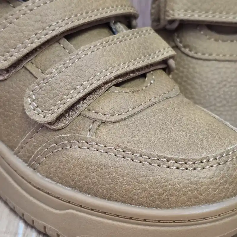 Tenis Estilo Botas color Carmelita de Peguetas