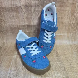 Tenis Estilo Mezclilla con Fresas