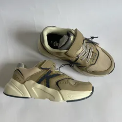 Tenis kelme color crema 
