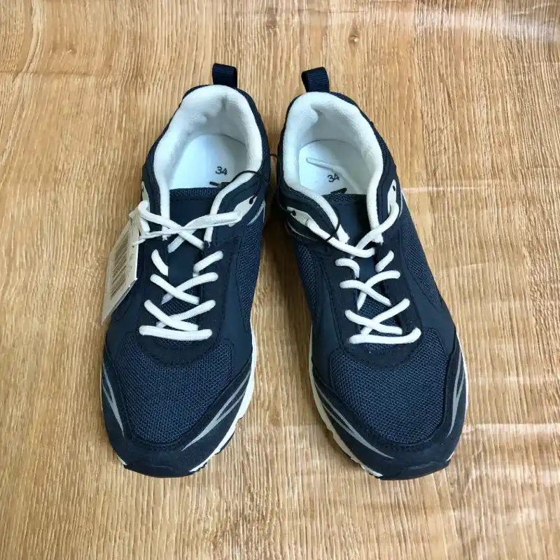 Tenis Mango color azul oscuro