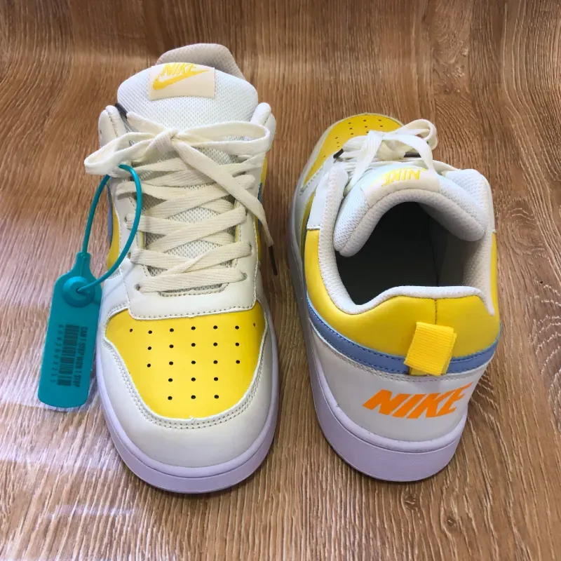 Tenis Nike color blanco y amarillo 